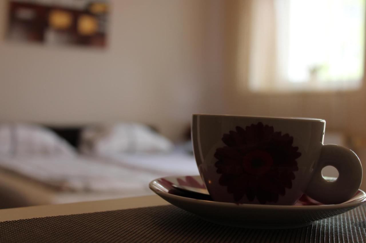 Momo'S Studio Apartment Subotica Luaran gambar