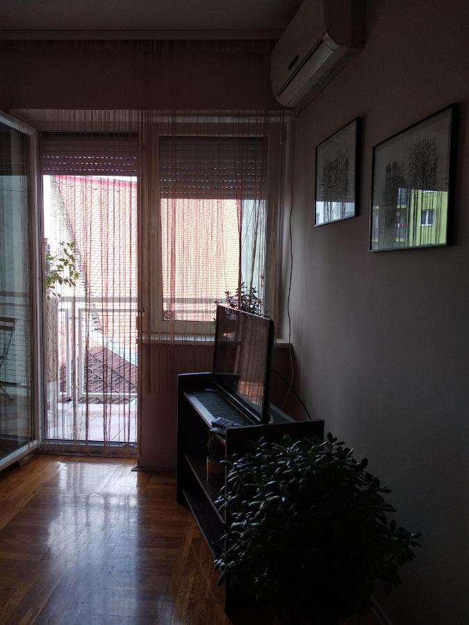 Momo'S Studio Apartment Subotica Luaran gambar