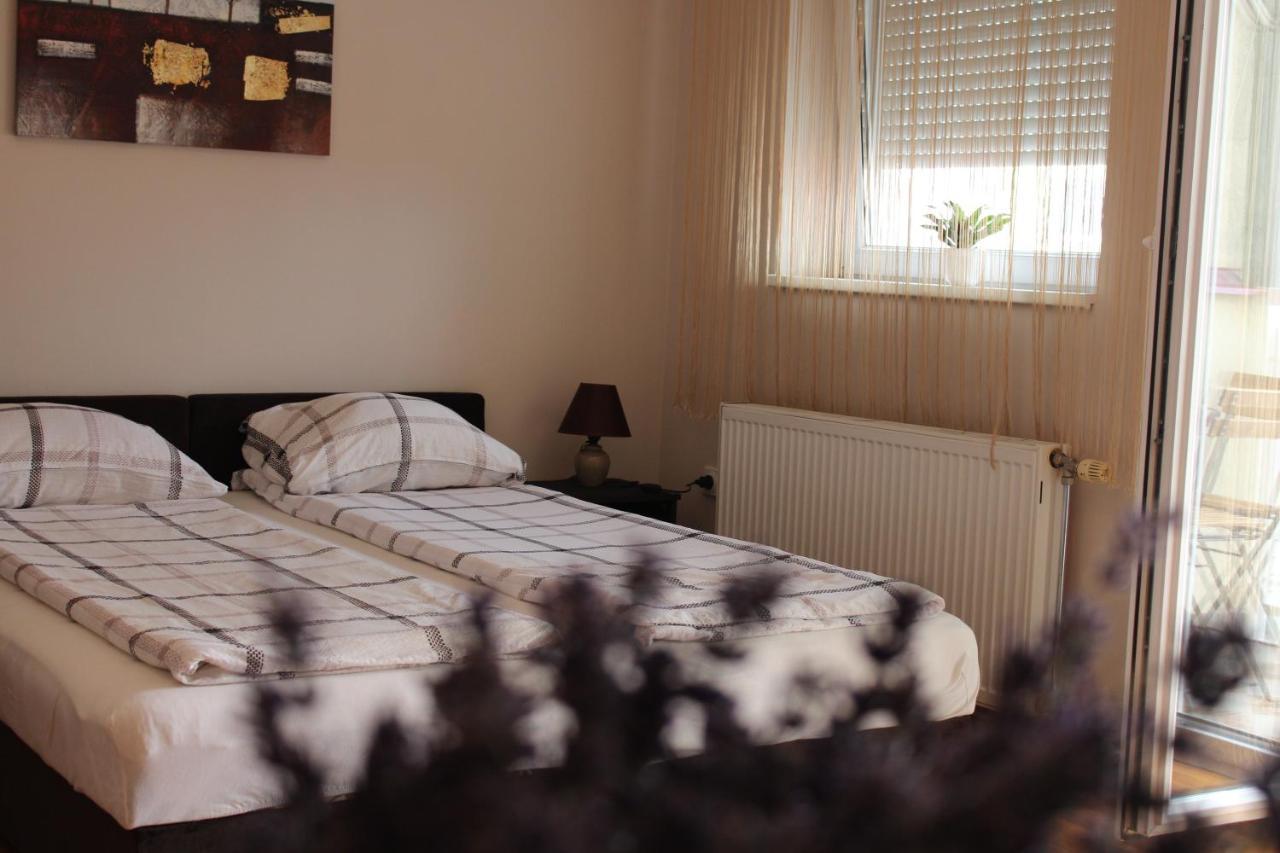 Momo'S Studio Apartment Subotica Luaran gambar