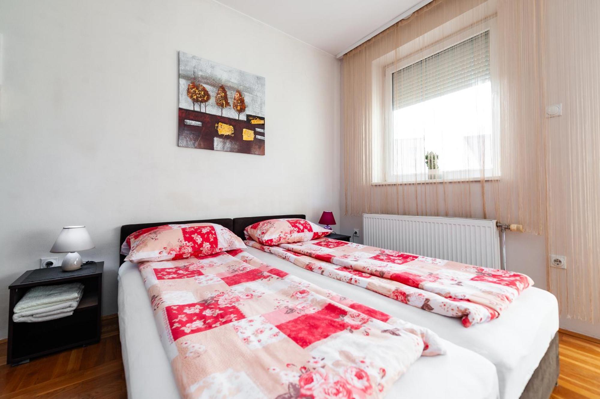 Momo'S Studio Apartment Subotica Luaran gambar