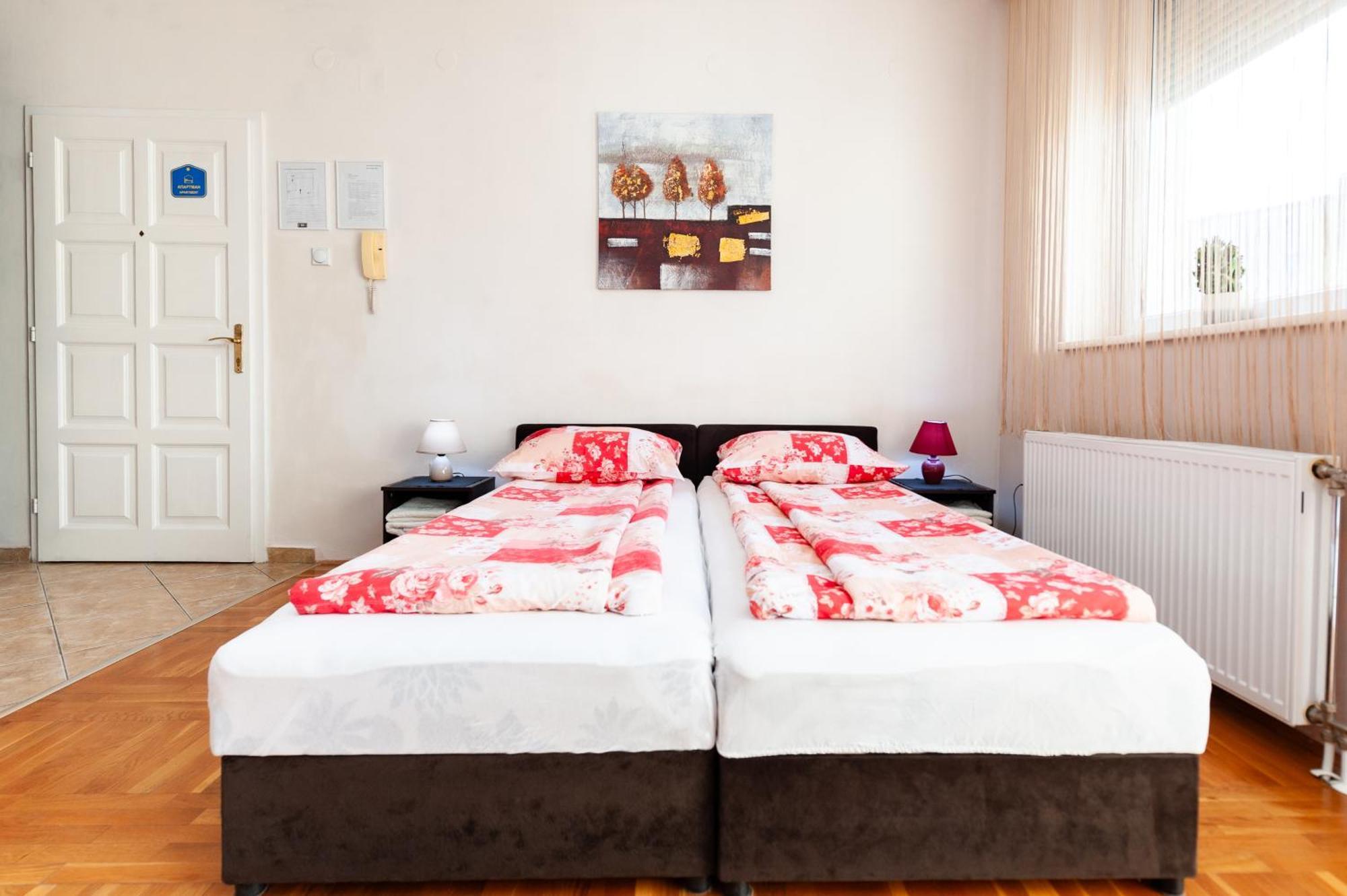 Momo'S Studio Apartment Subotica Luaran gambar