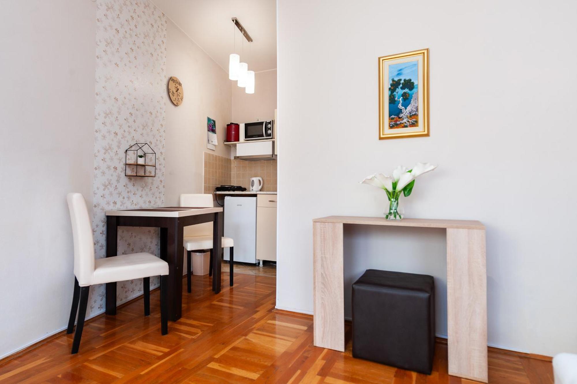 Momo'S Studio Apartment Subotica Luaran gambar